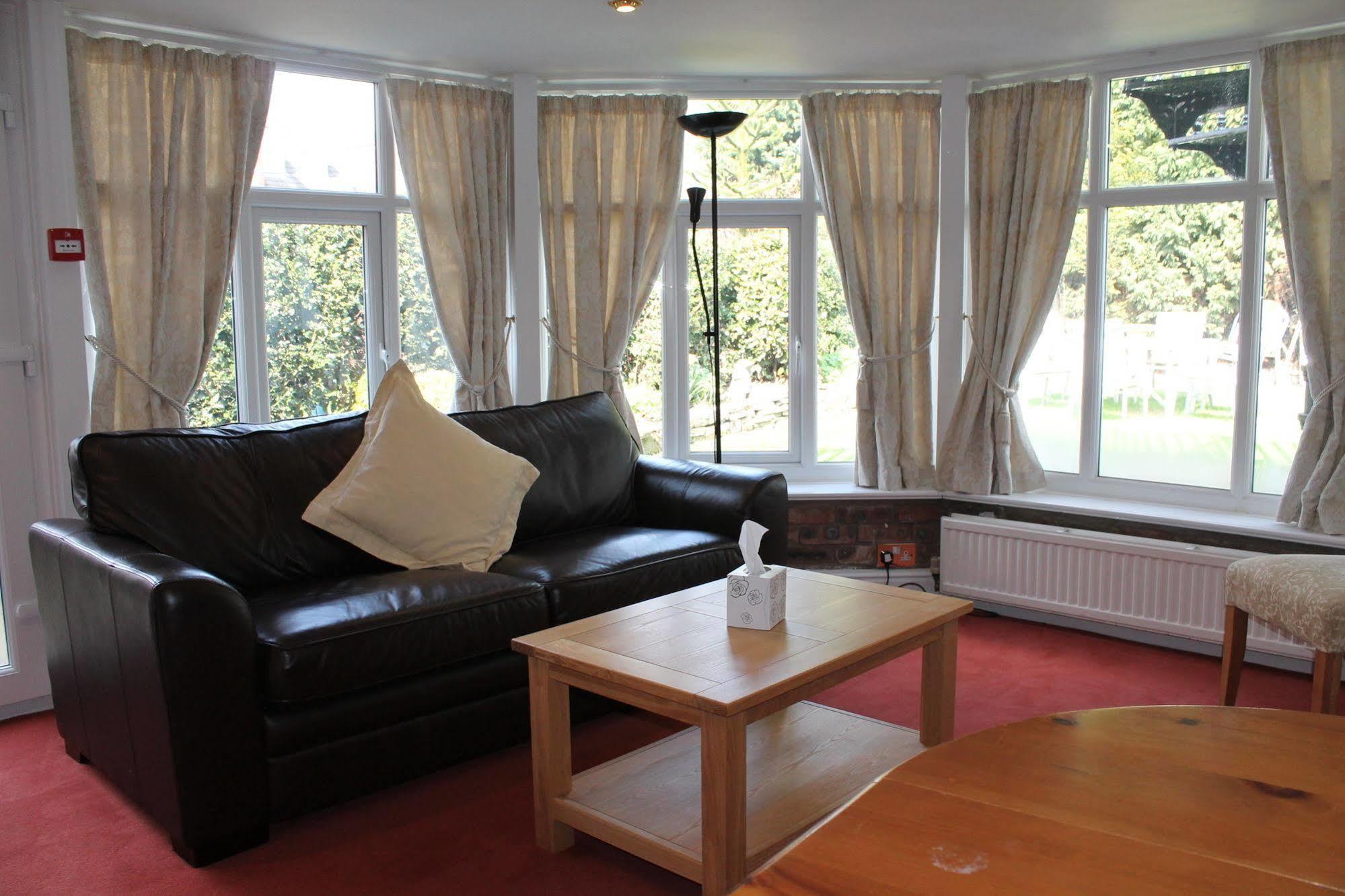 Longview Hotel Knutsford Esterno foto