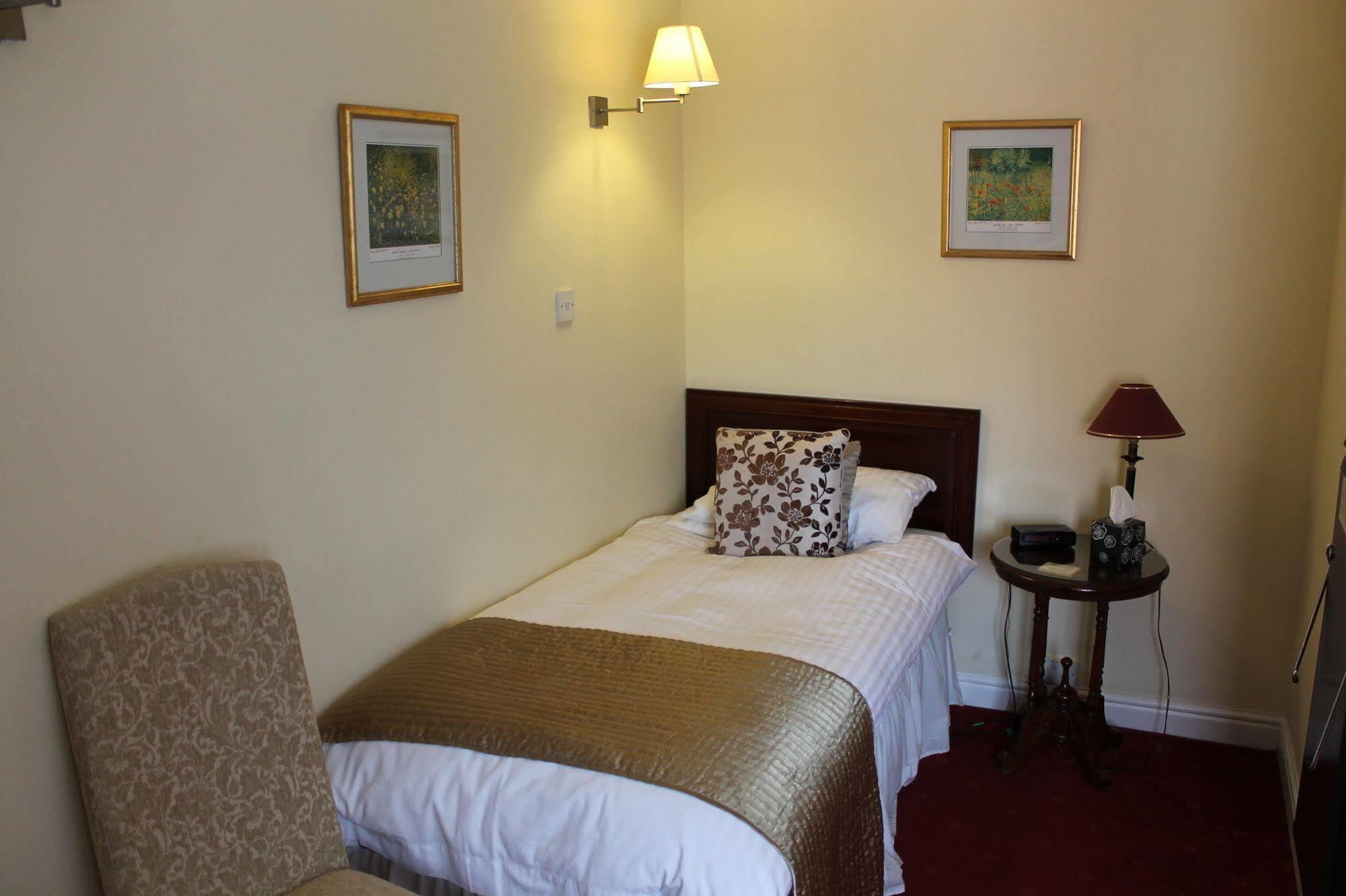 Longview Hotel Knutsford Esterno foto